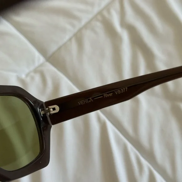 VEHLA Brown Frame Sunglasses with Olive Green Lenses - Picture 2 of 4